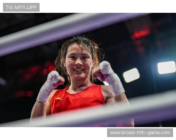 拳击场上的温情瞬间：对手拥抱泪洒全场